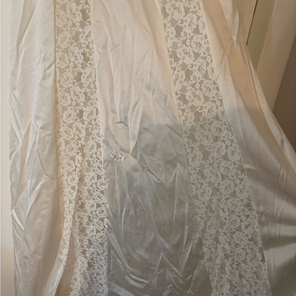 Vintage Olga full length slip nightgown with sheer lace panels - Picture 3 of 5